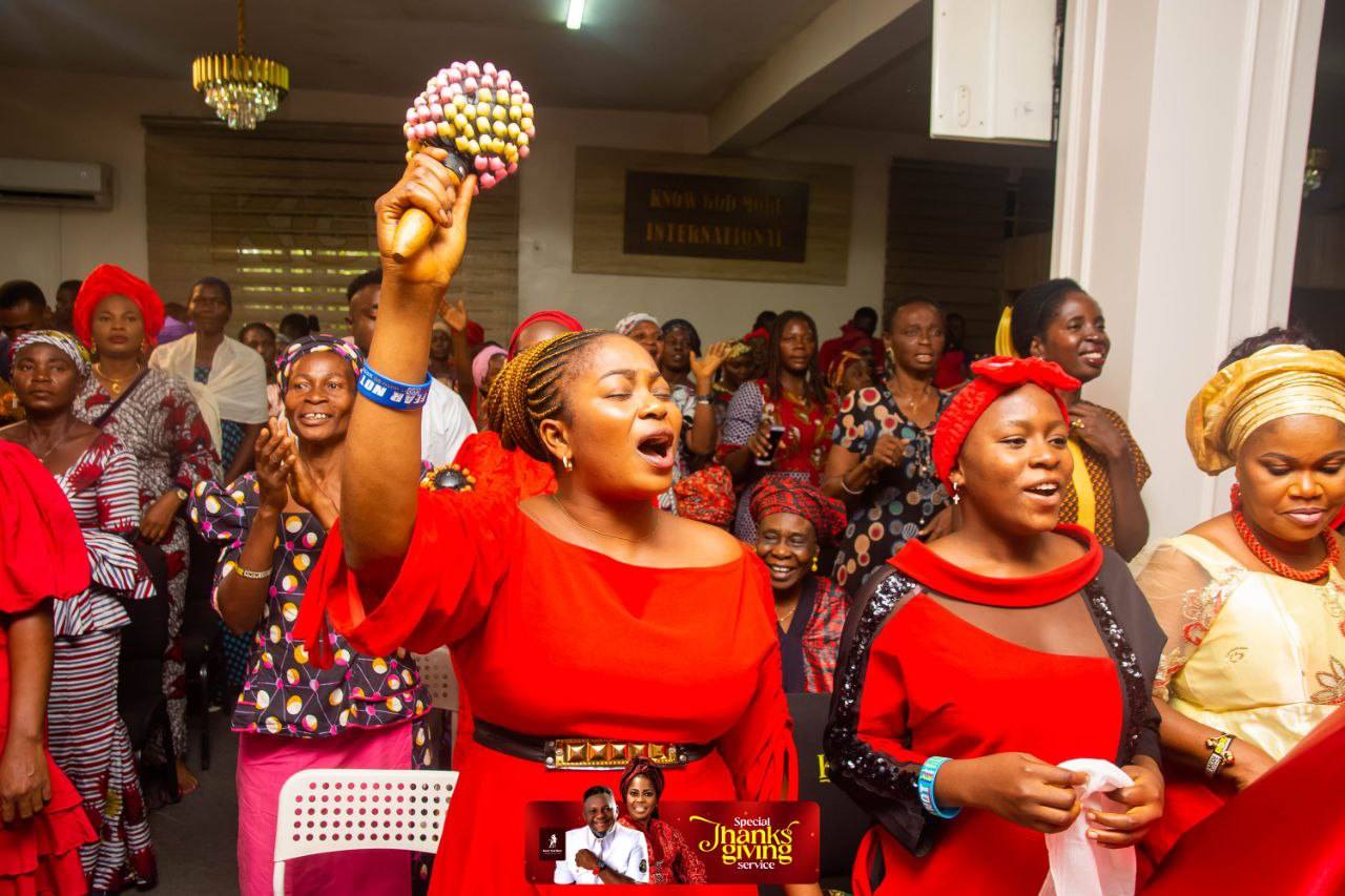 Women in worship at Thanksgiving service