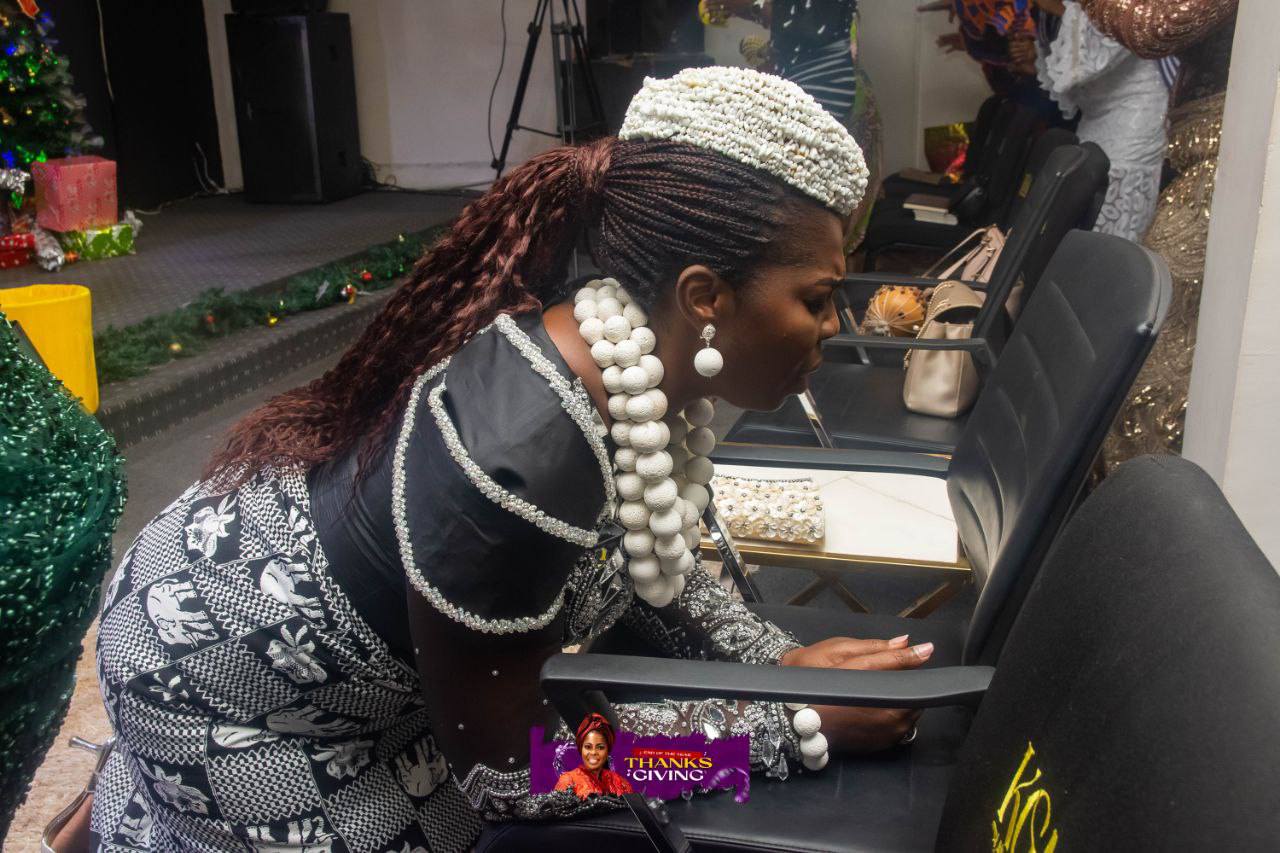 Prayer and worship at Thanksgiving service